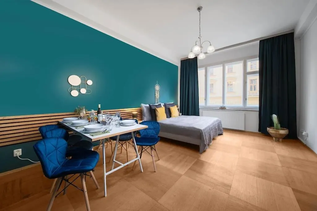 Διαμέρισμα Cityscape Charm Spacious 3 Bedroom Haven For 7 Πράγα