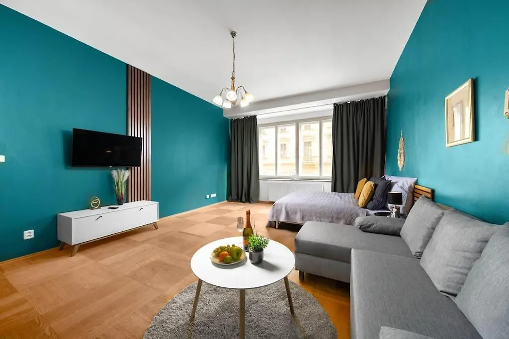 Cityscape Charm Spacious 3 Bedroom Haven For 7 Πράγα